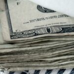 happiness gap and income