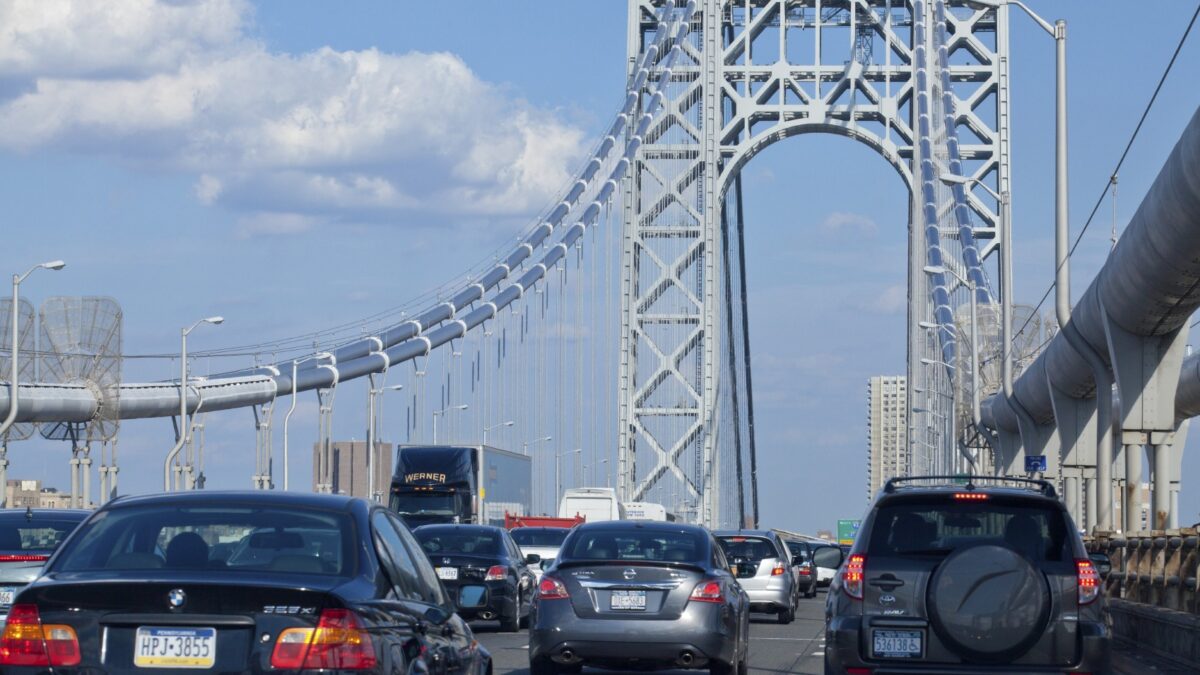 Weekly economic news roundup and traffic apps