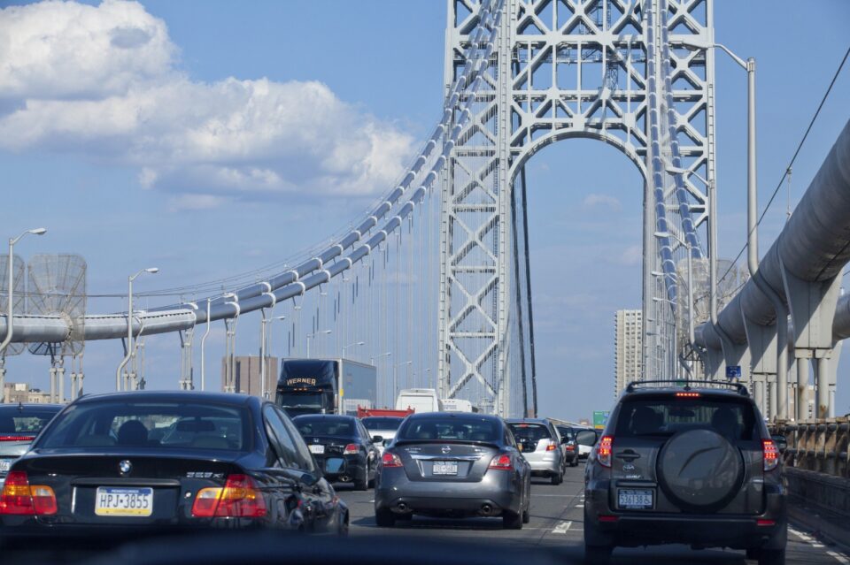 Weekly economic news roundup and traffic apps