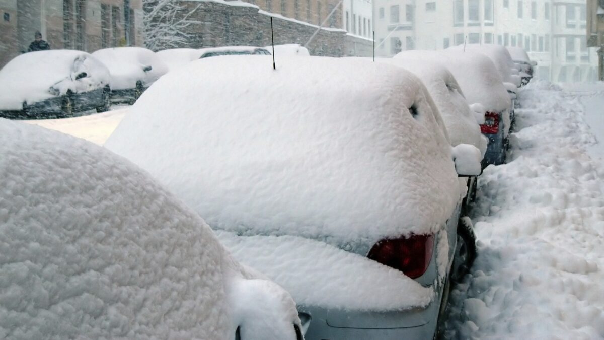 Snowbound cars Property Rights for Shoveling