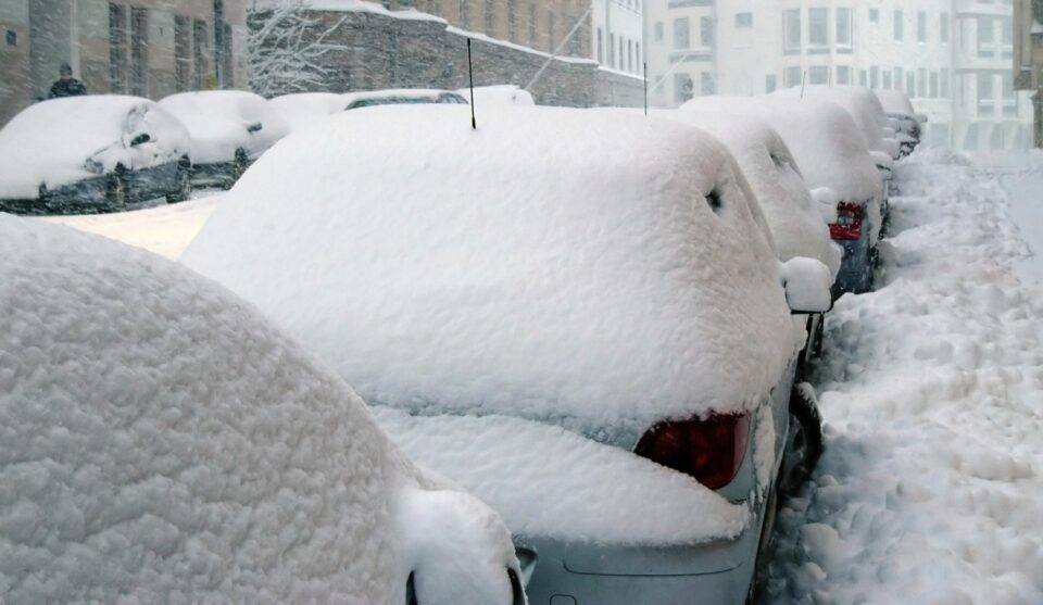Snowbound cars Property Rights for Shoveling