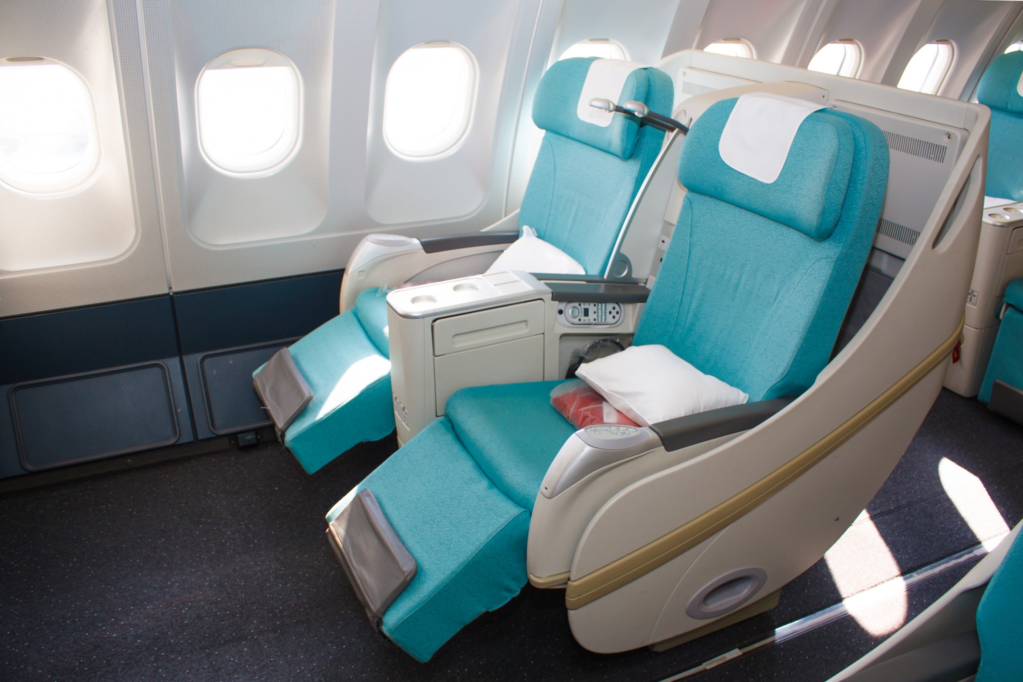 weekly economic news roundup auctions, the market and overbooked flights