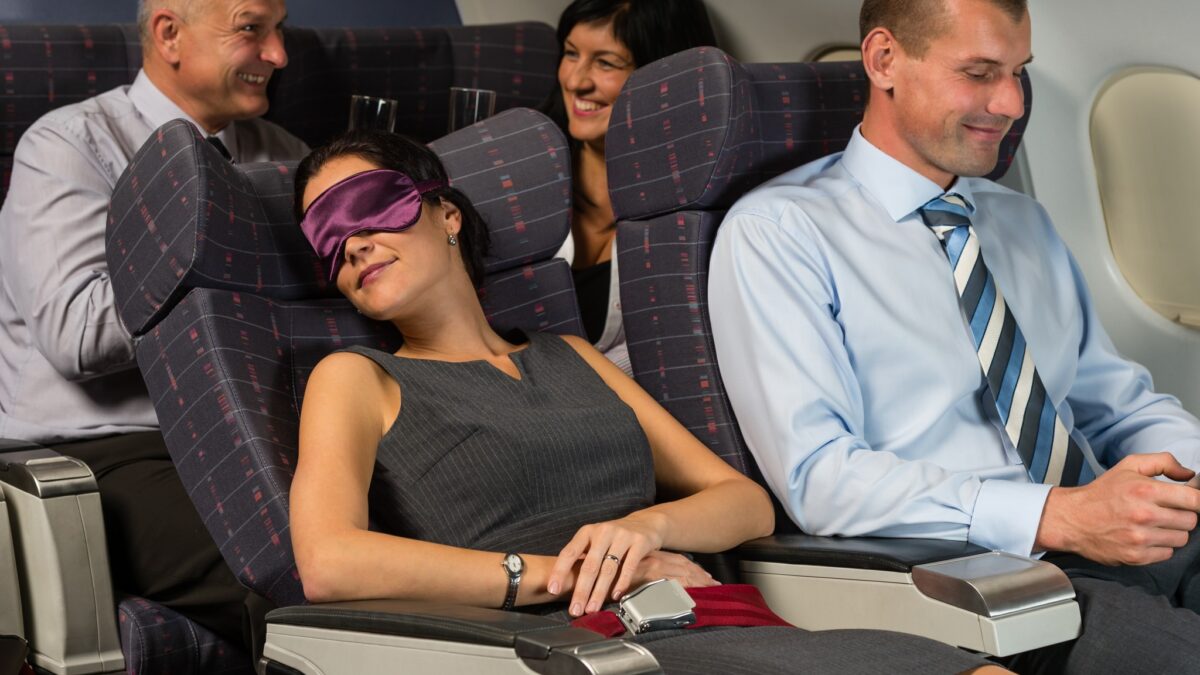 Weekly Economic News Roundup and airplane seat