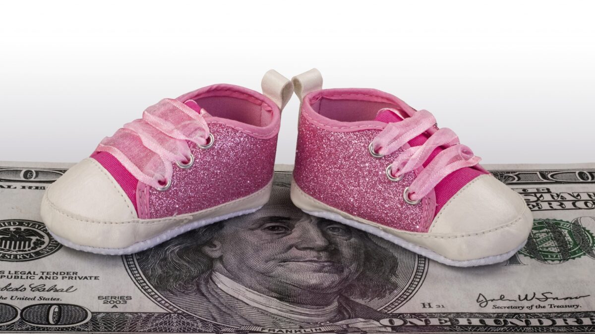 Weekly economic news roundup and working mothers