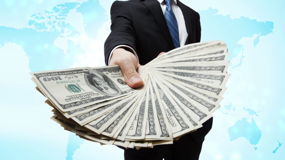 Everyday economics of using cash