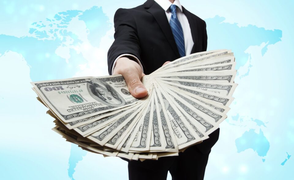 Everyday economics of using cash