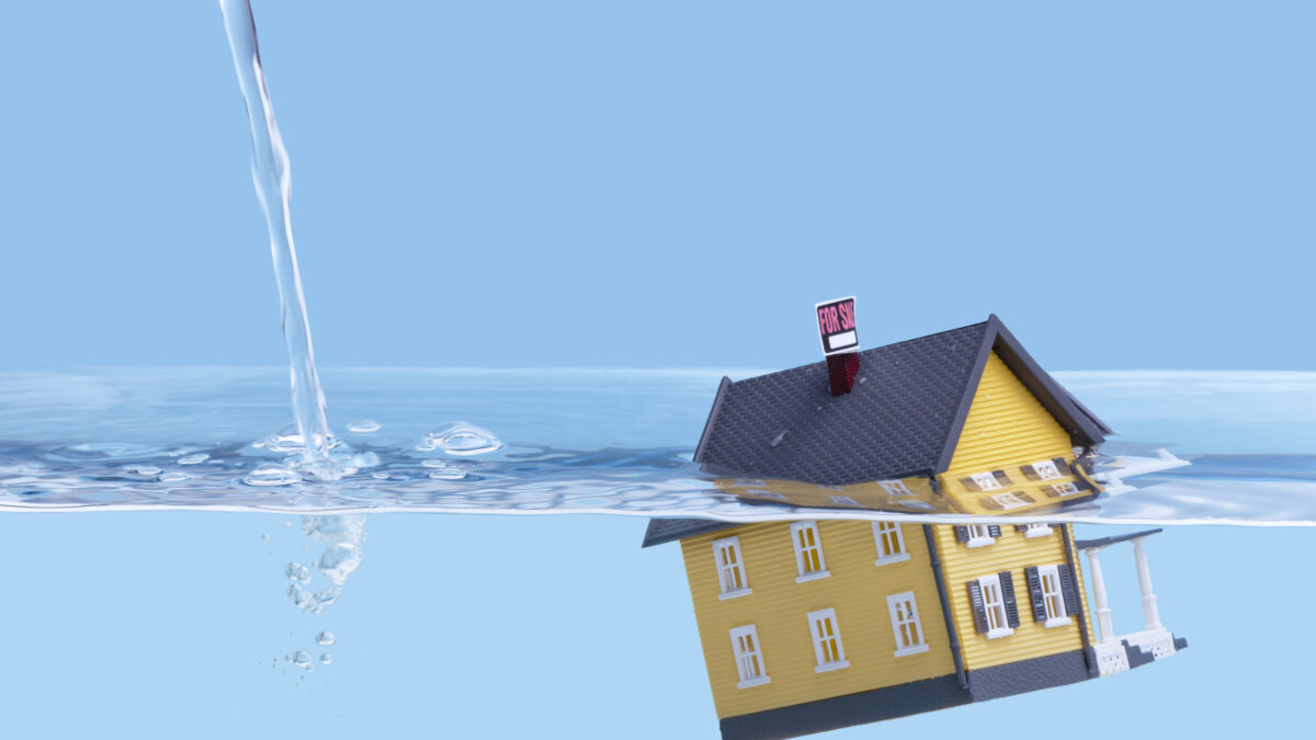 Housing problems foreshadow business cycle contractions.