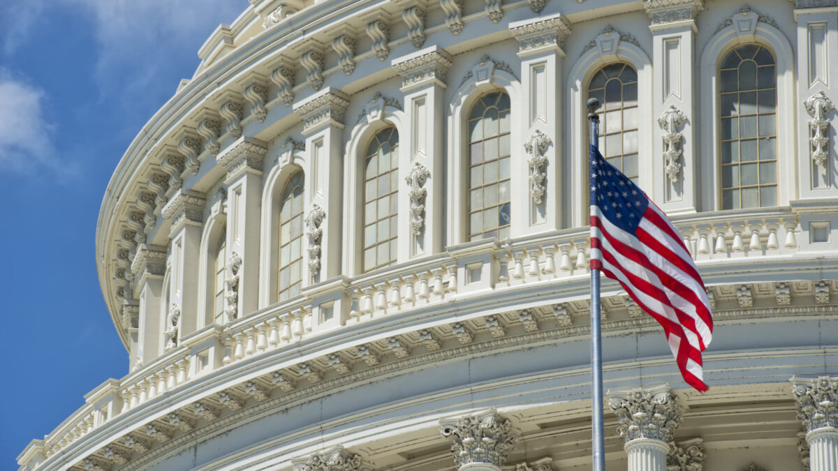 Weekly Economic News Roundup and the political center
