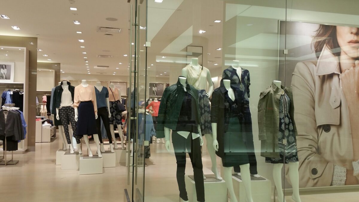 Weekly economic news roundup and standardized dress sizes