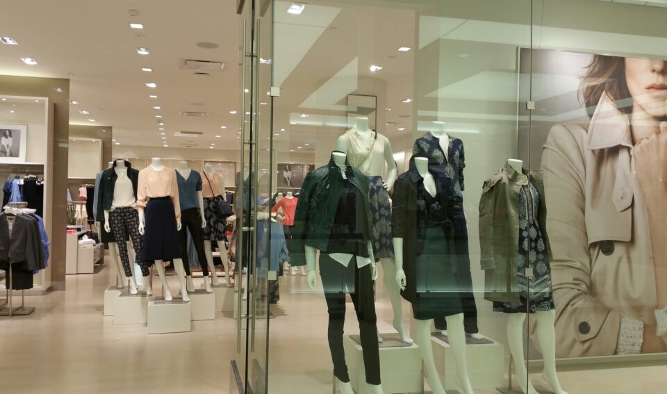 Weekly economic news roundup and standardized dress sizes