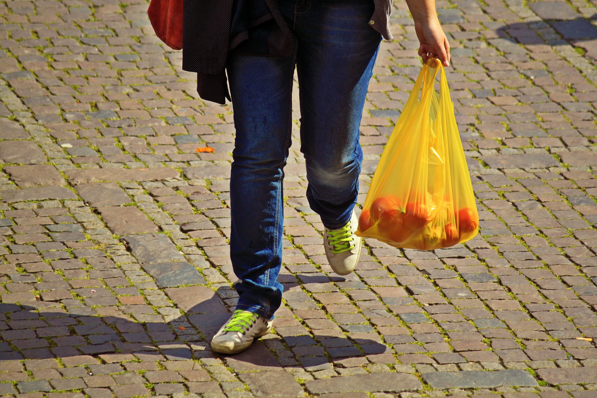 Weekly Economic News Roundup and plastic bag bans