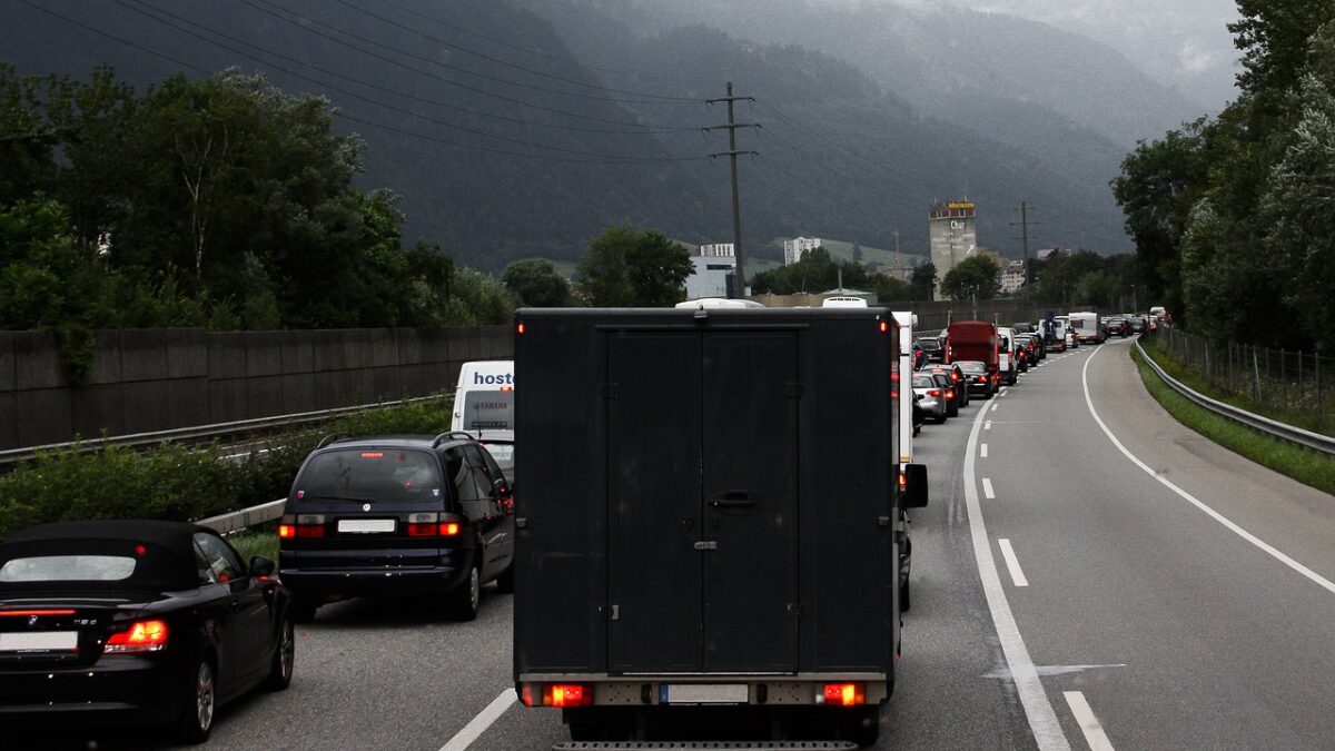 Weekly Economic News Roundup and traffic congestion