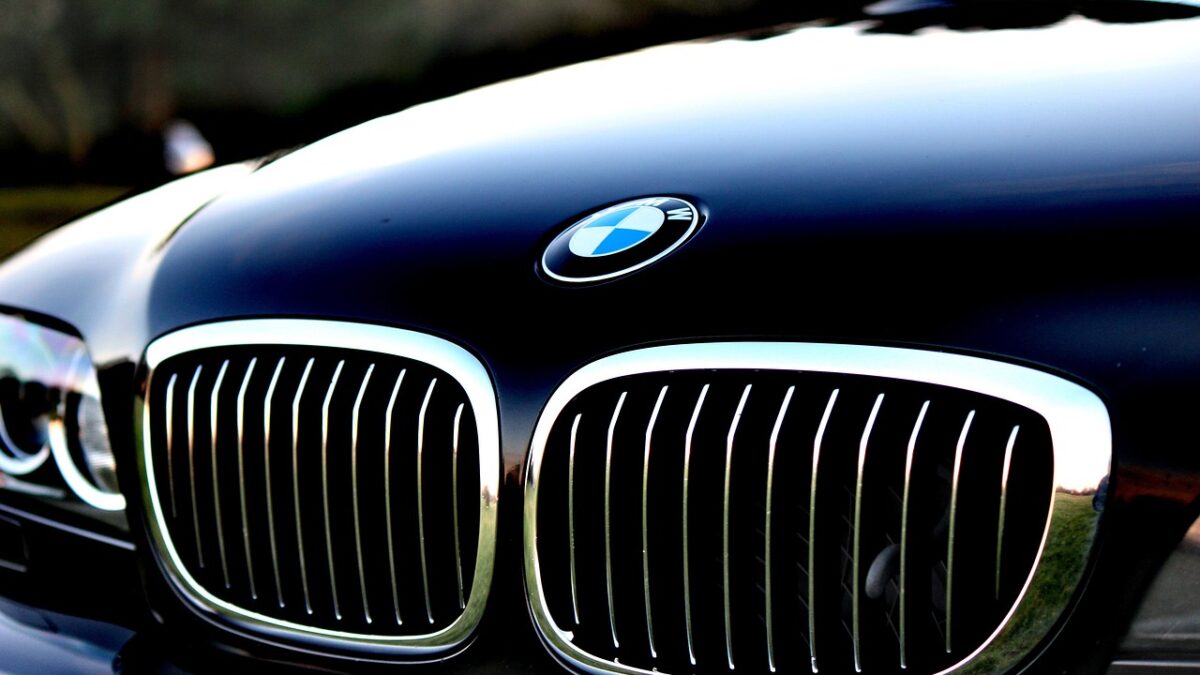 Weekly Economic News Roundup and car data