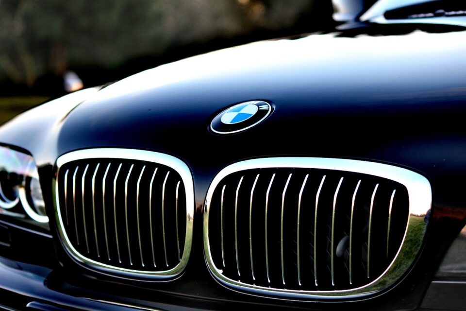 Weekly Economic News Roundup and car data