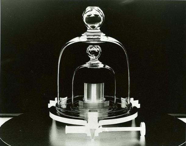 Weekly Economic News Roundup and a new kilogram measurment