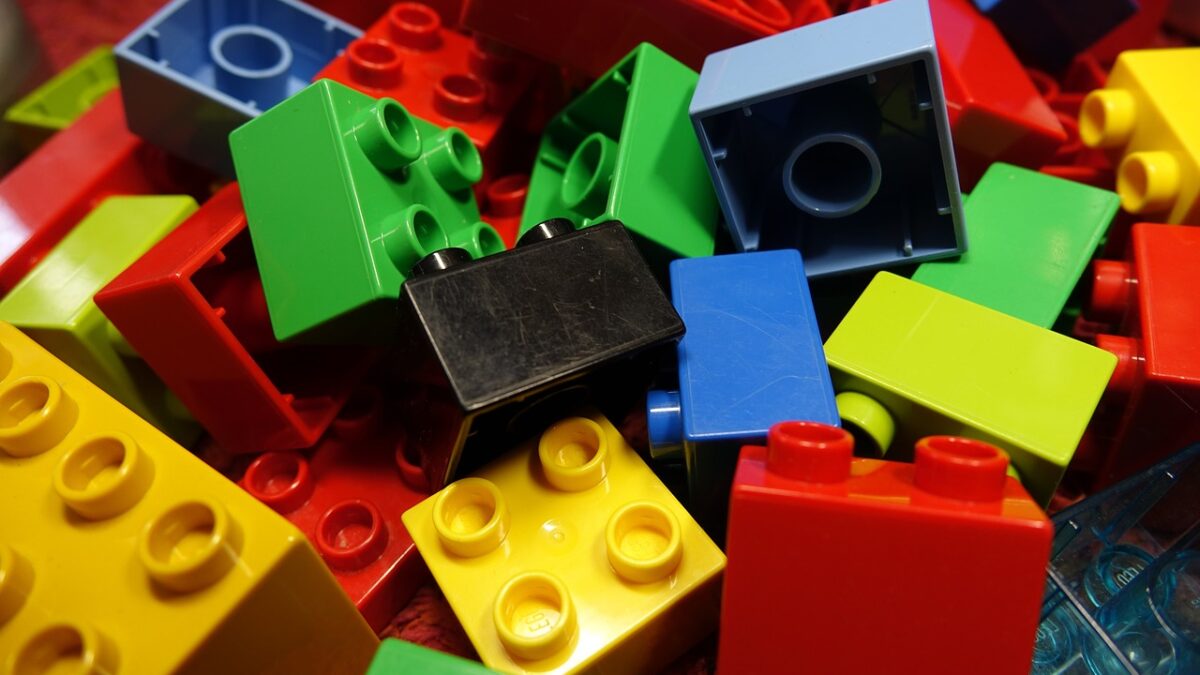 Weekly Economic News Roundup and Comparing LEGO prices
