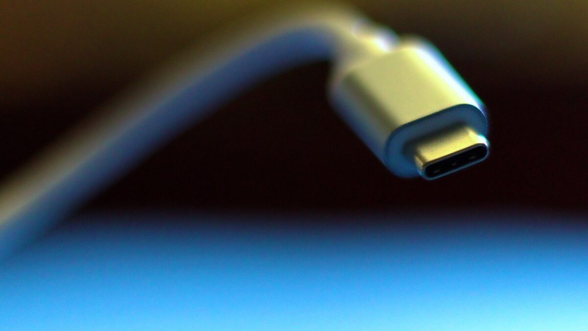Weekly Economic News Roundup and common charger