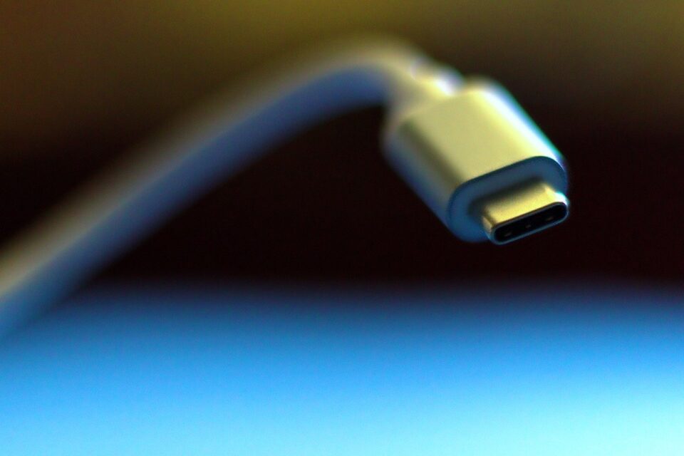 Weekly Economic News Roundup and common charger