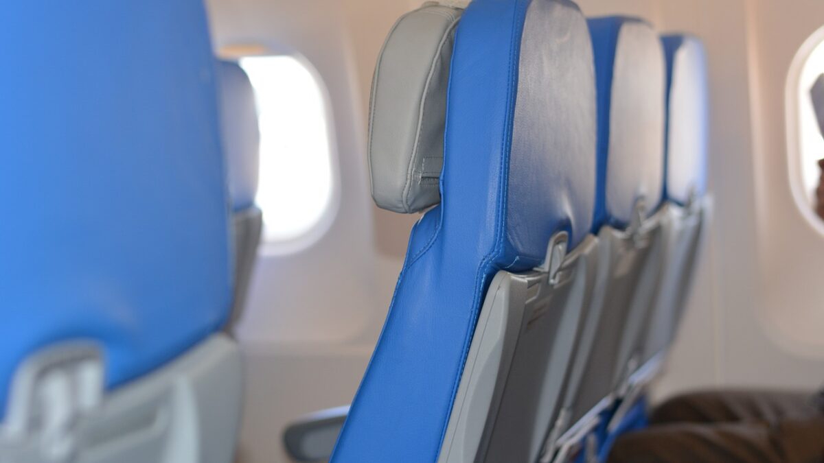 Weekly Economic News Roundup and airplane etiquette