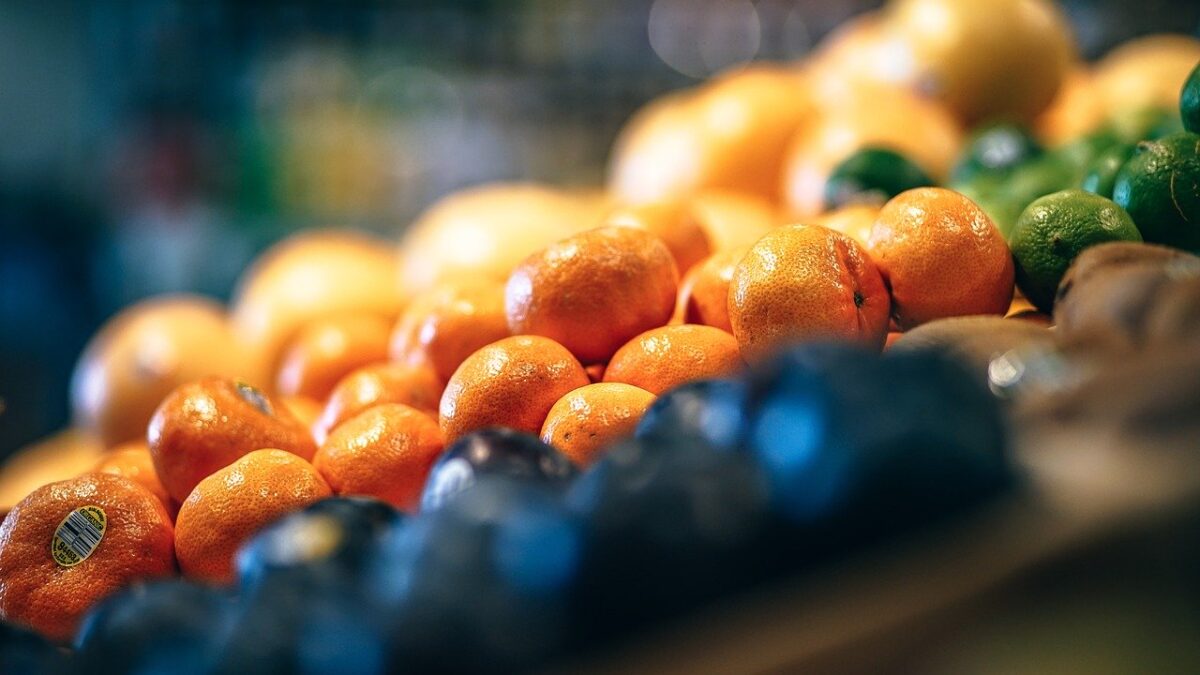 weekly economics news roundup and two grocers