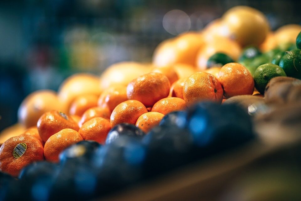 weekly economics news roundup and two grocers