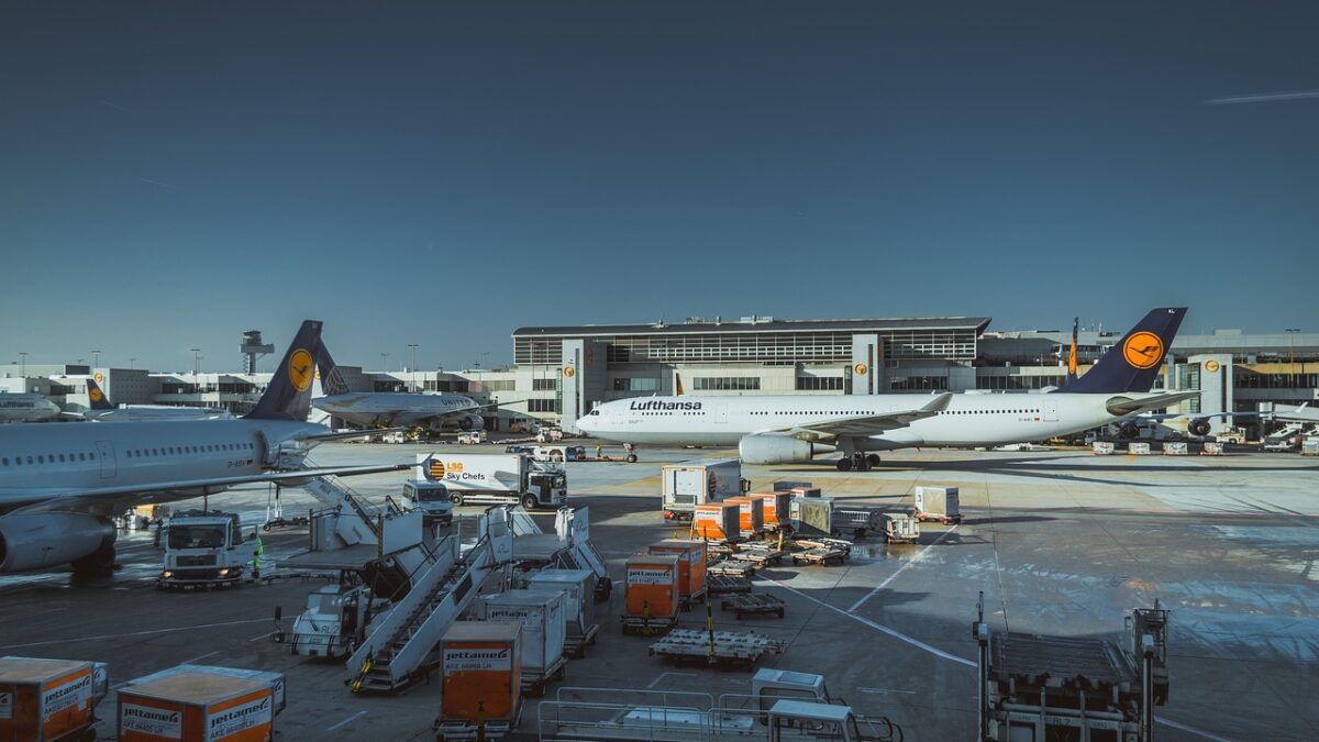 Our Weekly Economic News Roundup and lost luggage