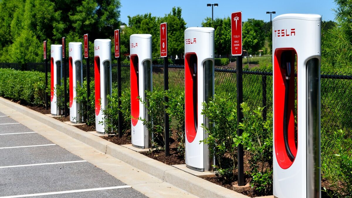 economic news roundup and electric vehicles