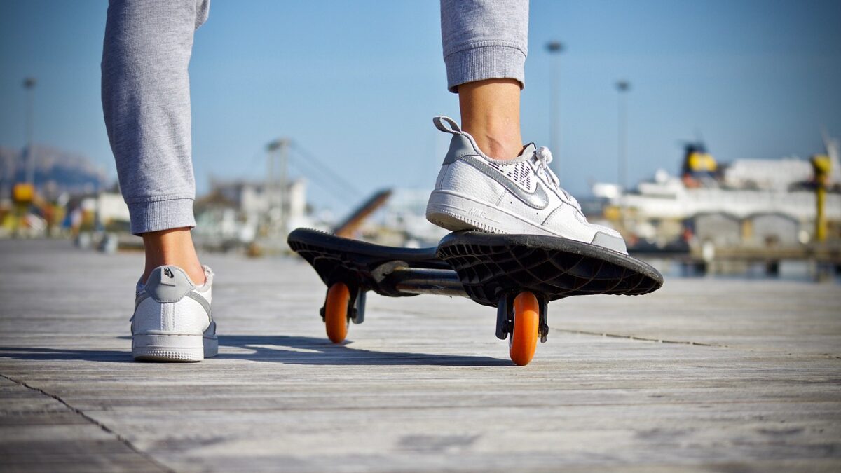 women's skateboarding