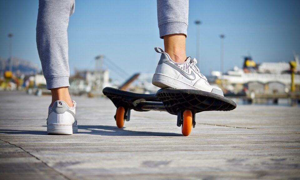 women's skateboarding
