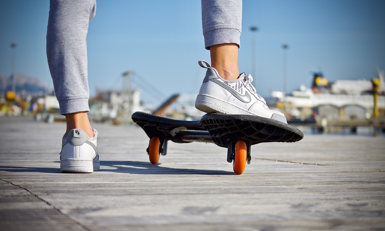 women's skateboarding