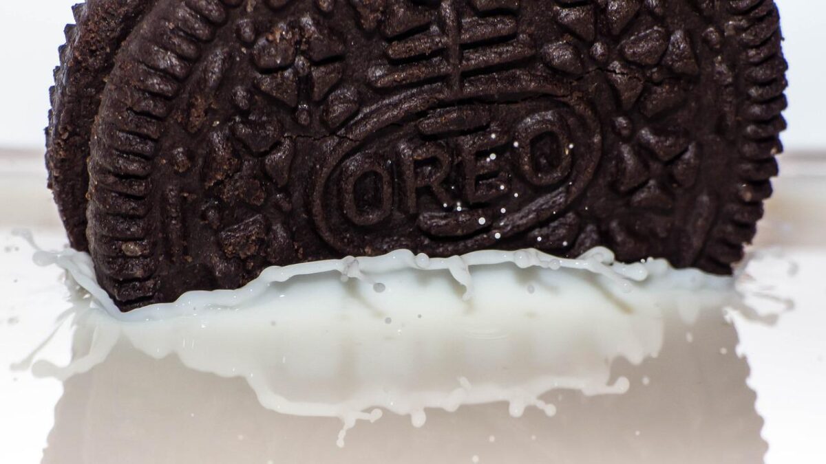 Weekly Economic News Roundup and oreo dunk