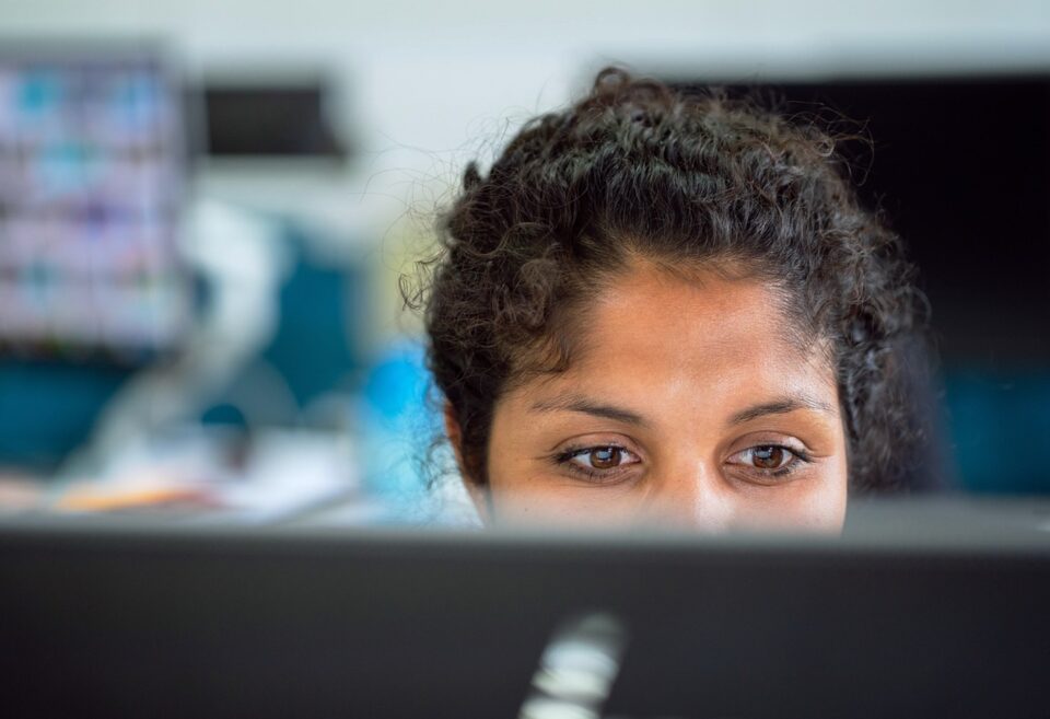 Weekly Economic News Roundup and younger working women