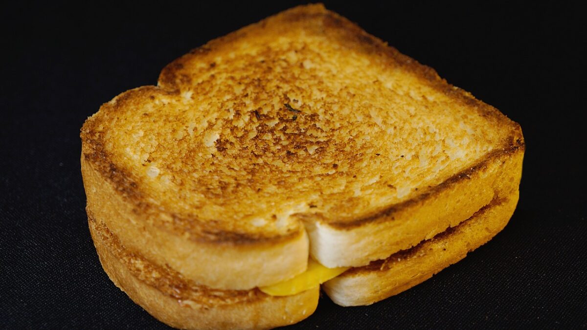 Weekly Economic News Roundup and slicing a sandwich