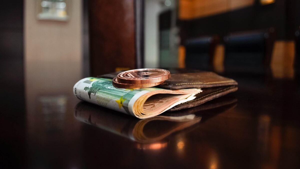 Weekly Economic News Roundup and cashless tips