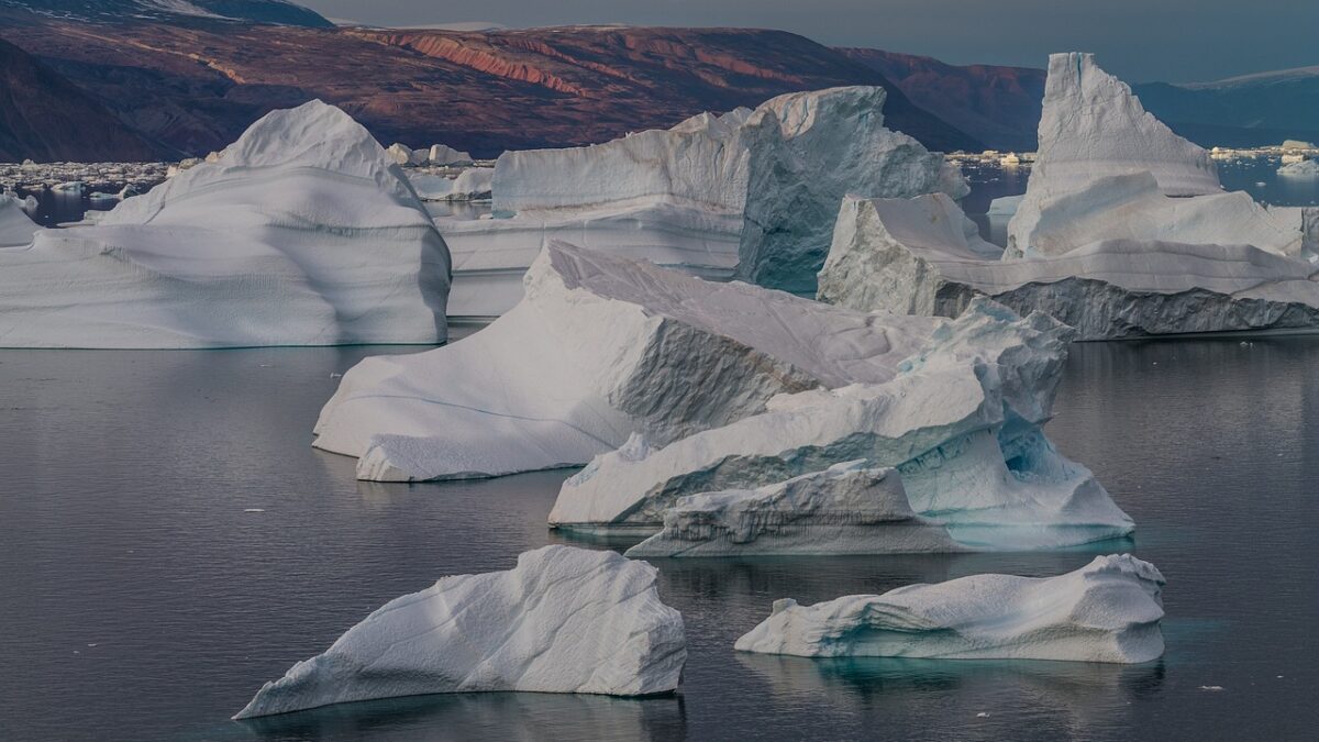 Arctic icebreakers
