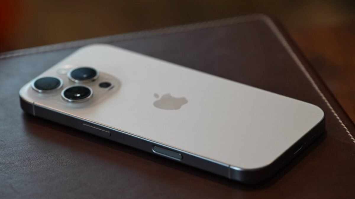 economic news roundup and Apple's supply chain