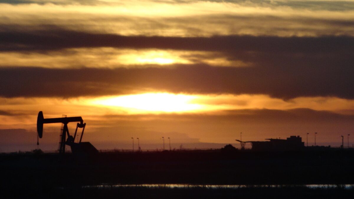 Weekly Economic News Roundup and crude oil prices